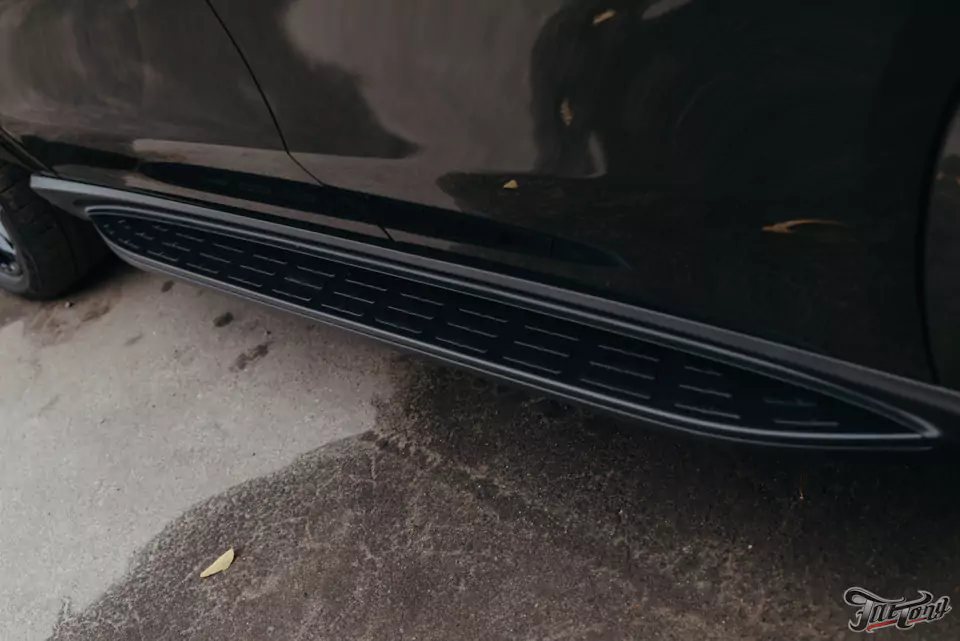 Окрас деталей Mercedes GLS после некачественных работ, оклейка полиуретаном, окрас дисков и суппортов, антихром, комплекс детейлинг-услуг